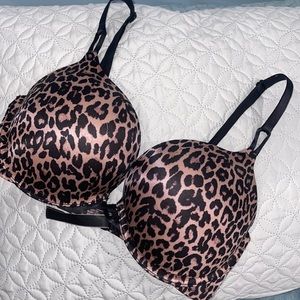 Victoria’s Secret bombshell bra